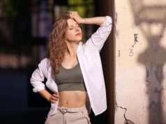 Галина Сергеевна уже не та: Лиза Арзамасова исполнила свой знаменитый танец из «Папиных дочек»