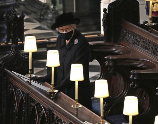 На похоронах Филиппа Елизавета II столкнулась с безжалостным одиночеством