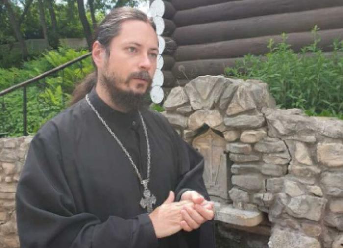 Победитель шоу "Голос" иеромонах Фотий оценил "блатной" номер Ваенги в монашеской рясе