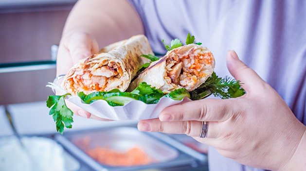 Украинец требовал от продавца шаурмы считать его богом