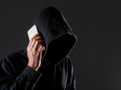 Названа фраза, которая «дрессирует» телефонных мошенников