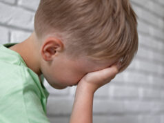 Эксперт Анна Ханину рассказала о негативной стороне детской медийности: хейт, буллинг, слезы