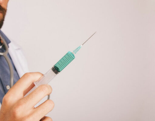 Обнаружено неожиданное влияние вакцины от опоясывающего лишая на риск деменции