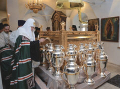 В Донском монастыре Москвы начался чин мироварения