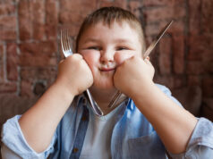 Избыточный вес в детстве назван усиленным риском ожирения у взрослых