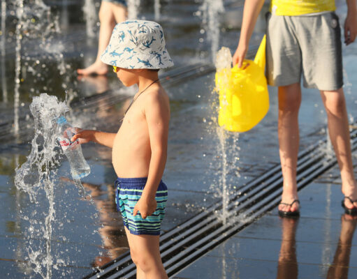 Педиатры предупреждают о рисках перегрева у детей и подростков
