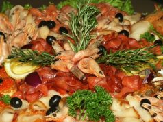 Вежливо, но твердо: как выставить назойливого гостя после новогоднего застолья