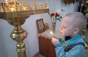 Со звездой в руке: с какого возраста вести ребенка на ночную рождественскую службу