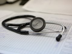 Присутствовавший при вскрытии Эпштейна врач подверг сомнению официальную версию смерти педофила