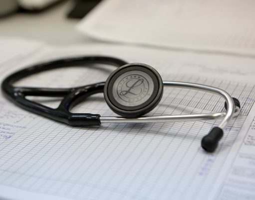 Присутствовавший при вскрытии Эпштейна врач подверг сомнению официальную версию смерти педофила